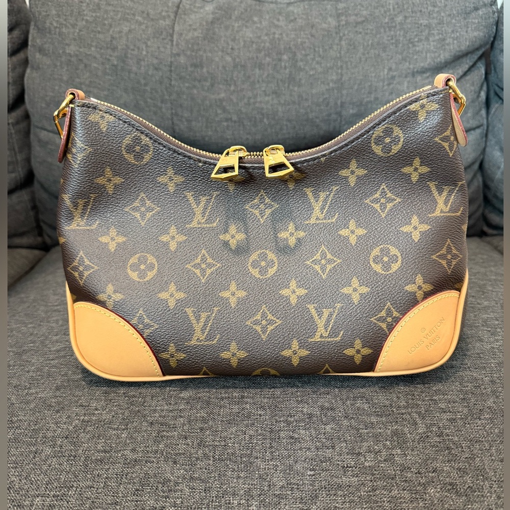 ✨ Louis Vuitton Boulogne PM ✨ FIRM PRICE - Just updated new pics and video ⚡️ - Picture 4 of 17
